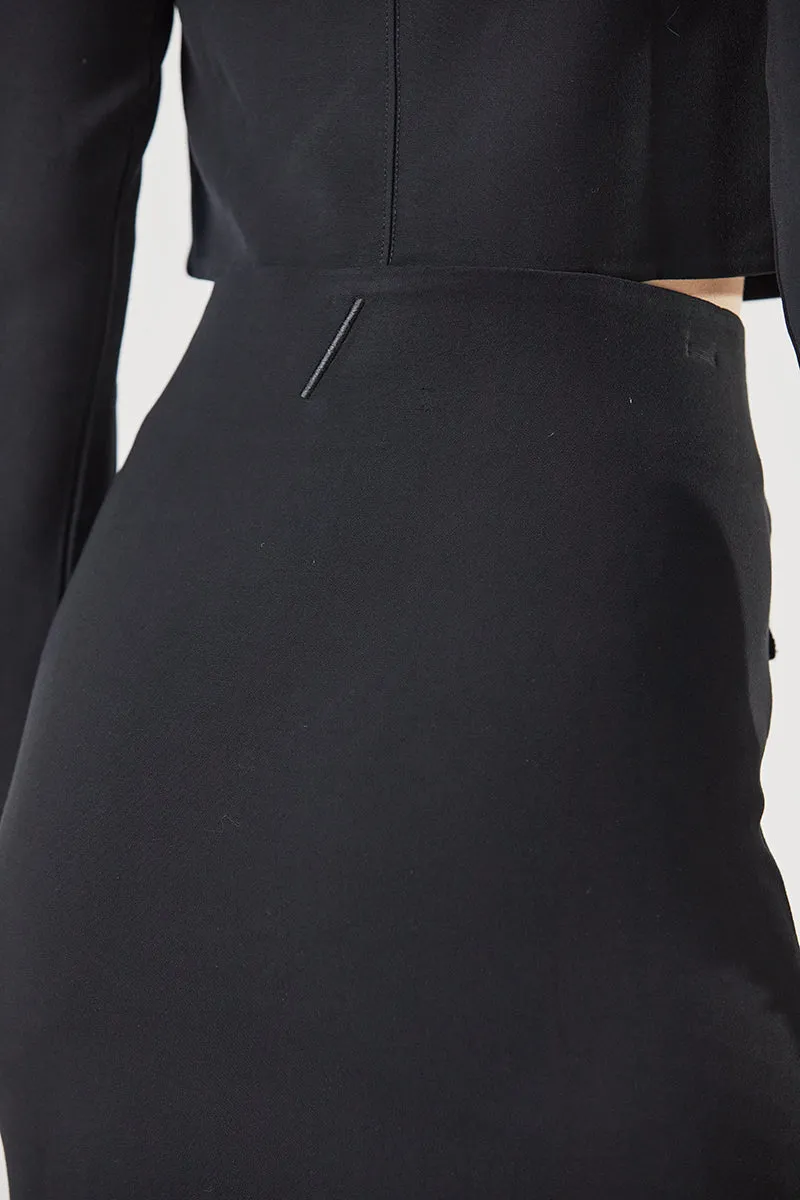 BLACK ZIPPED SKIRT