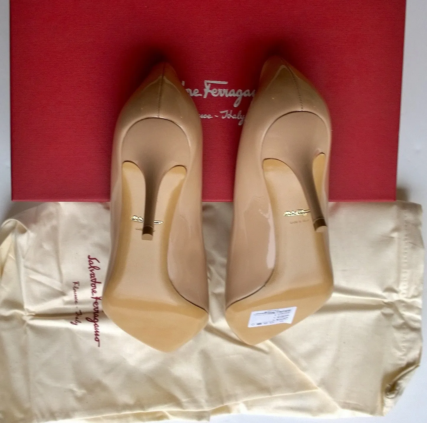 Ferragamo Susie 70 Beige Nude Patent Pumps Heels