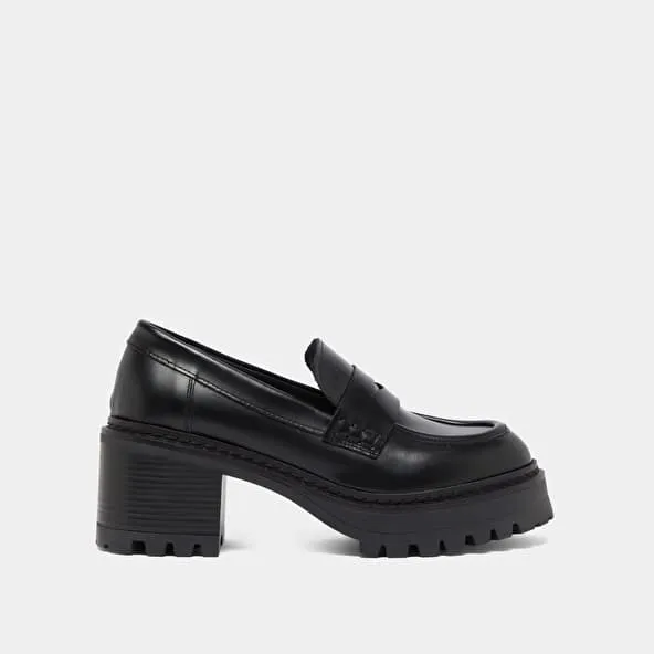 Heeled loafers with notched soles in black shiny leather