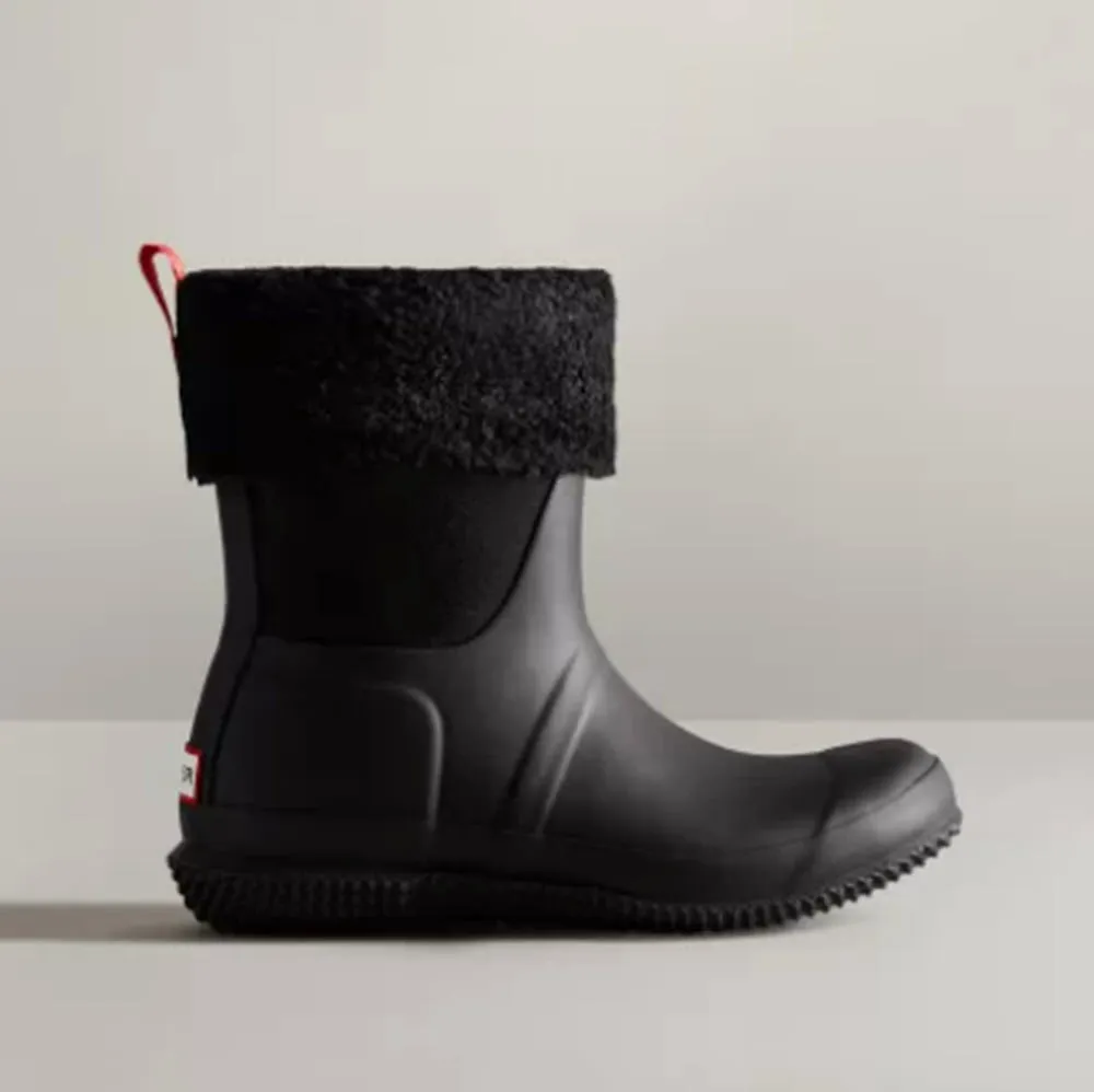 The Roll Top Sherpa Boot by Hunter in Black